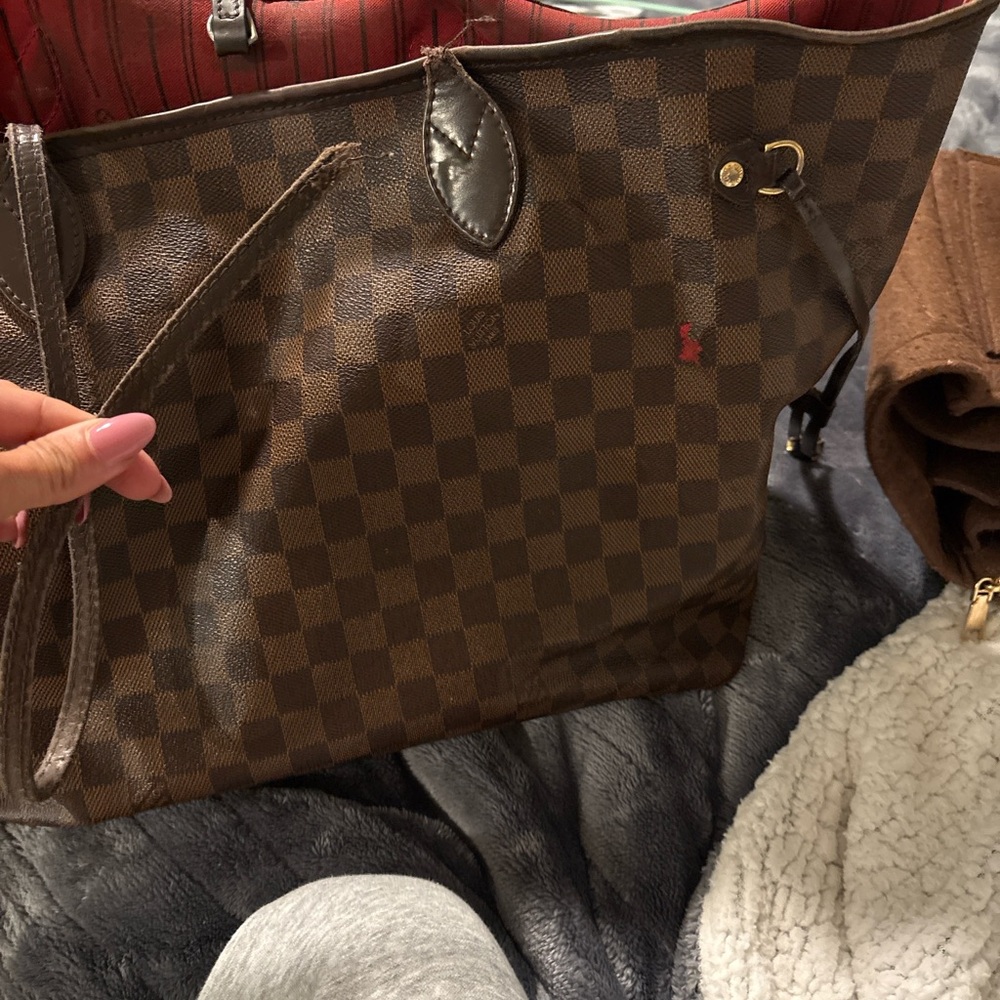 Louis Vuitton Brown Checkered Tote with Red Interior - Picture 4 of 6